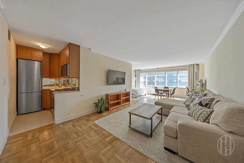 69 Fifth Avenue #15H