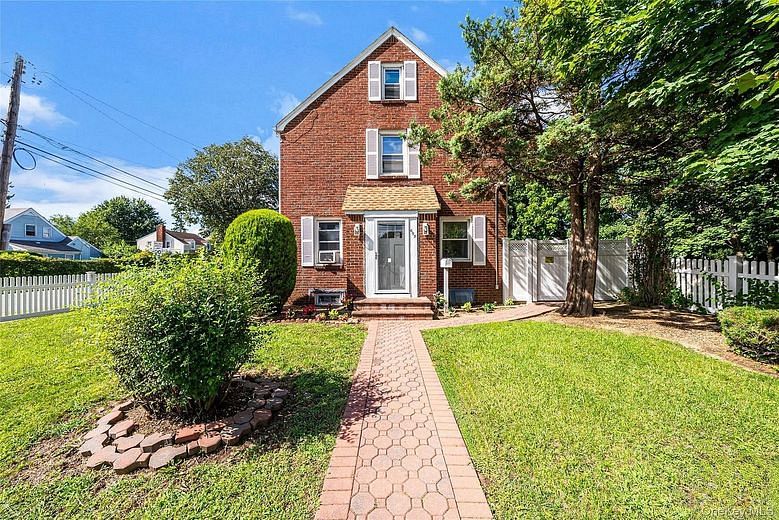 695 Front Street