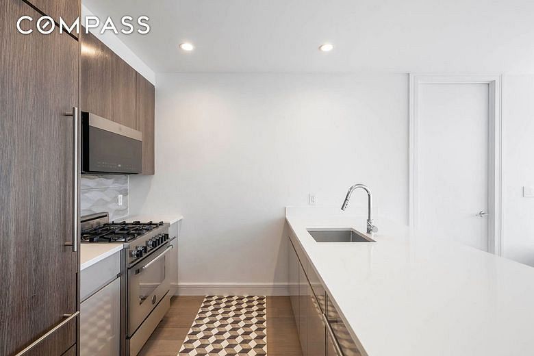 695 Sixth Avenue #2P