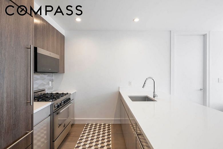 695 Sixth Avenue #2P