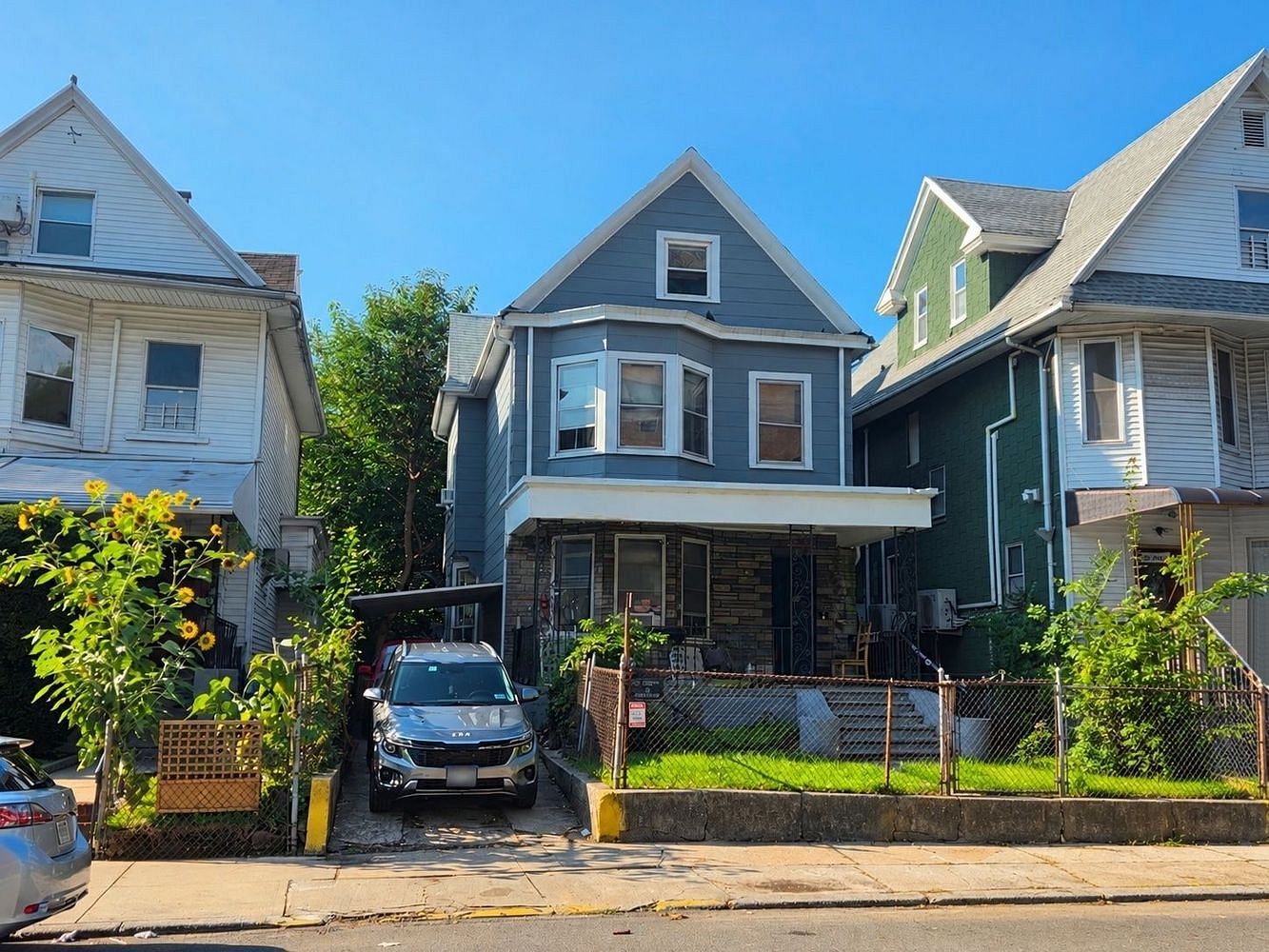 696 Avenue C