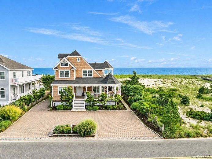 697 Dune Road