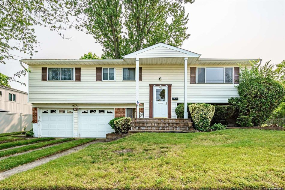 Image 1 of 25 for 346 W 5th Street in Long Island, Deer Park, NY, 11729