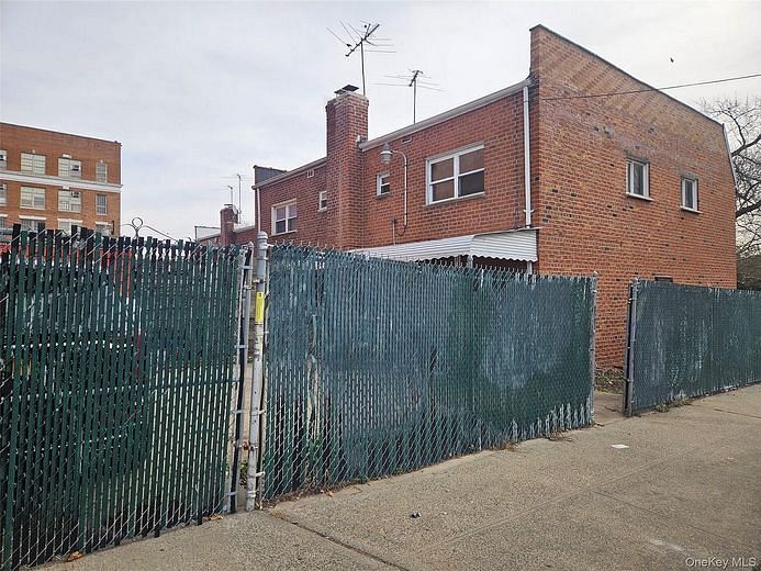 699 N. Conduit Boulevard