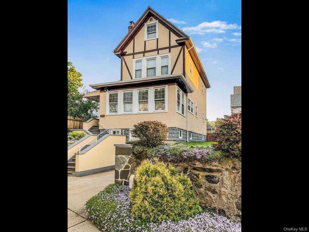 124 Winfred Avenue in Westchester, Yonkers, NY 10704