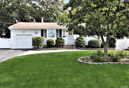 Image 1 of 30 for 233 Dovecote Ln in Long Island, Central Islip, NY, 11722