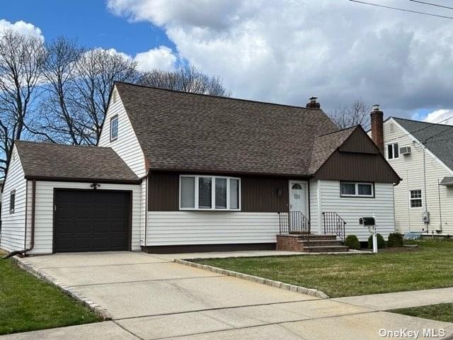 638 Tabor Place in Long Island, East Meadow, NY 11554