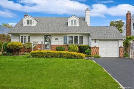 Image 1 of 36 for 424 White Road in Long Island, Mineola, NY, 11501