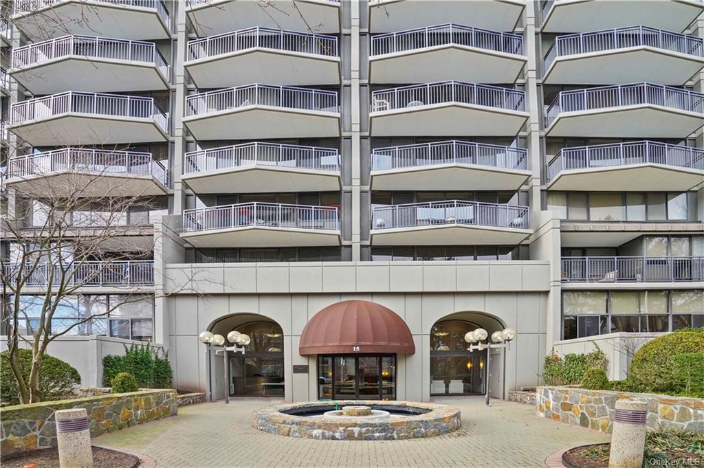 15 Stewart Place #4D in Westchester, White Plains, NY 10603
