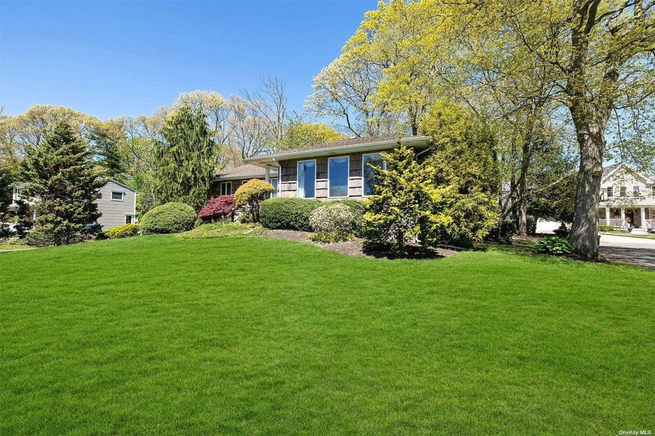 Image 1 of 36 for 20 Bantry Court in Long Island, Huntington, NY, 11743