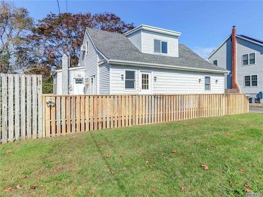 Image 1 of 27 for 272 S Dunton Ave in Long Island, E. Patchogue, NY, 11772