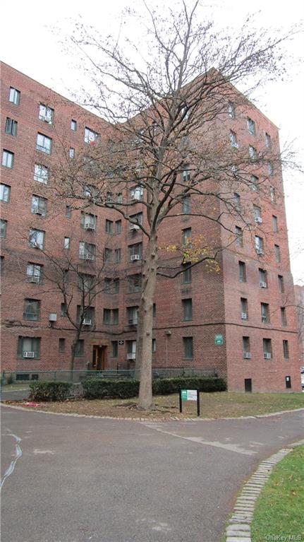 1600 Metropolitan Avenue #3d in Bronx, Bronx, NY 10462