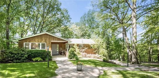 Image 1 of 28 for 4 Laura Lane in Westchester, Scarsdale, NY, 10583