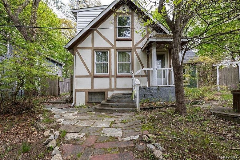 7 Amagansett Drive