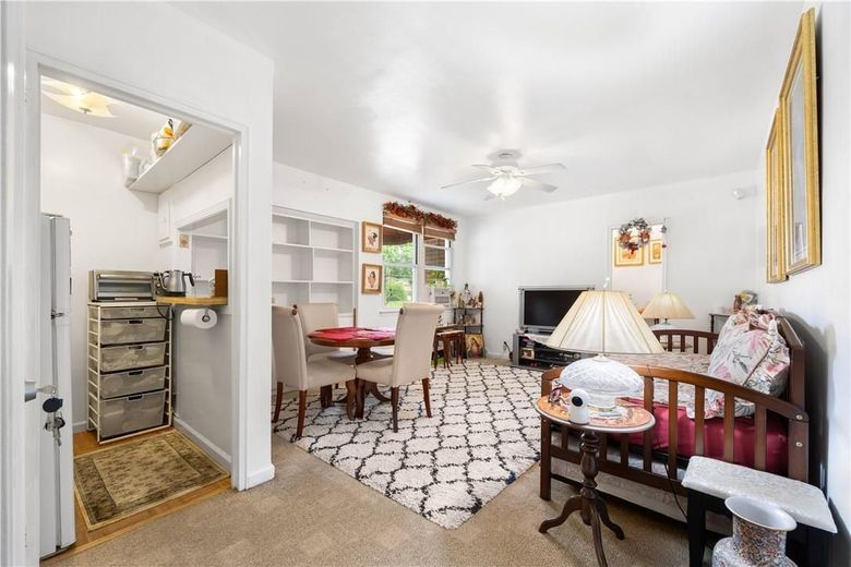 7 Bryant Crescent #1H