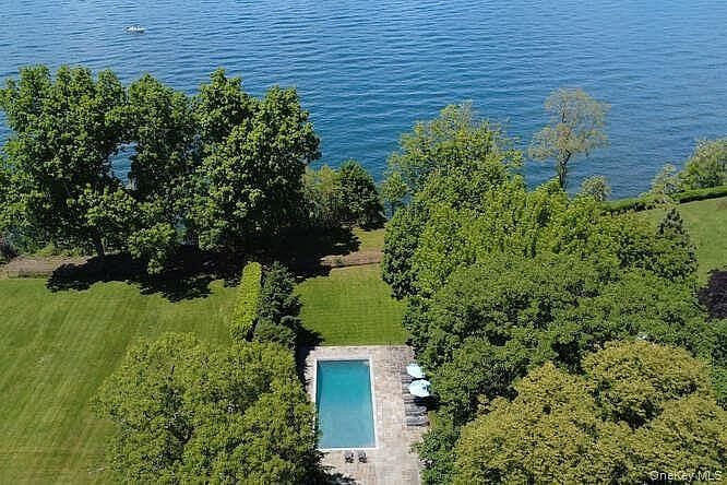 7 Cedar Lane