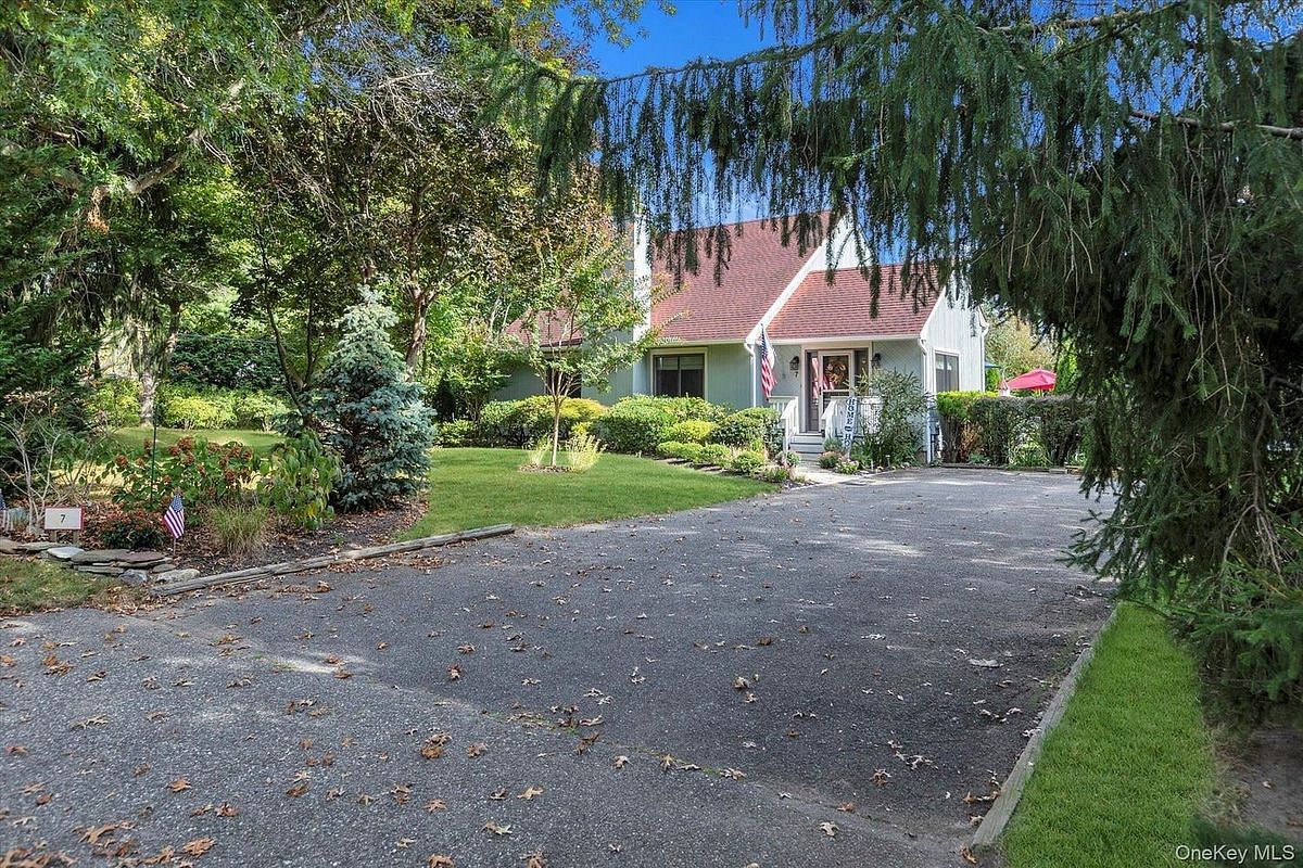 Image 1 of 26 for 7 Eileen Circle in Long Island, Riverhead, NY, 11947