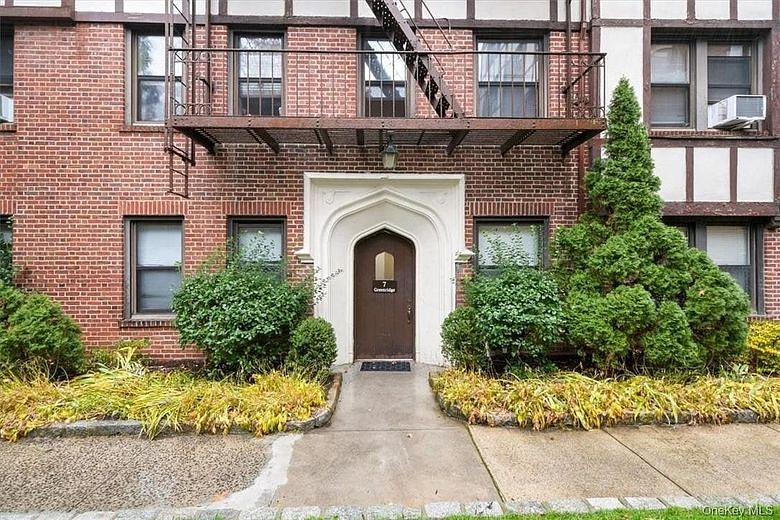 7 Greenridge Avenue #A7