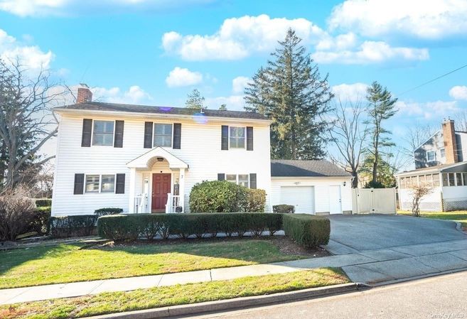 Image 1 of 33 for 7 Hawthorne Street in Long Island, Farmingdale, NY, 11735