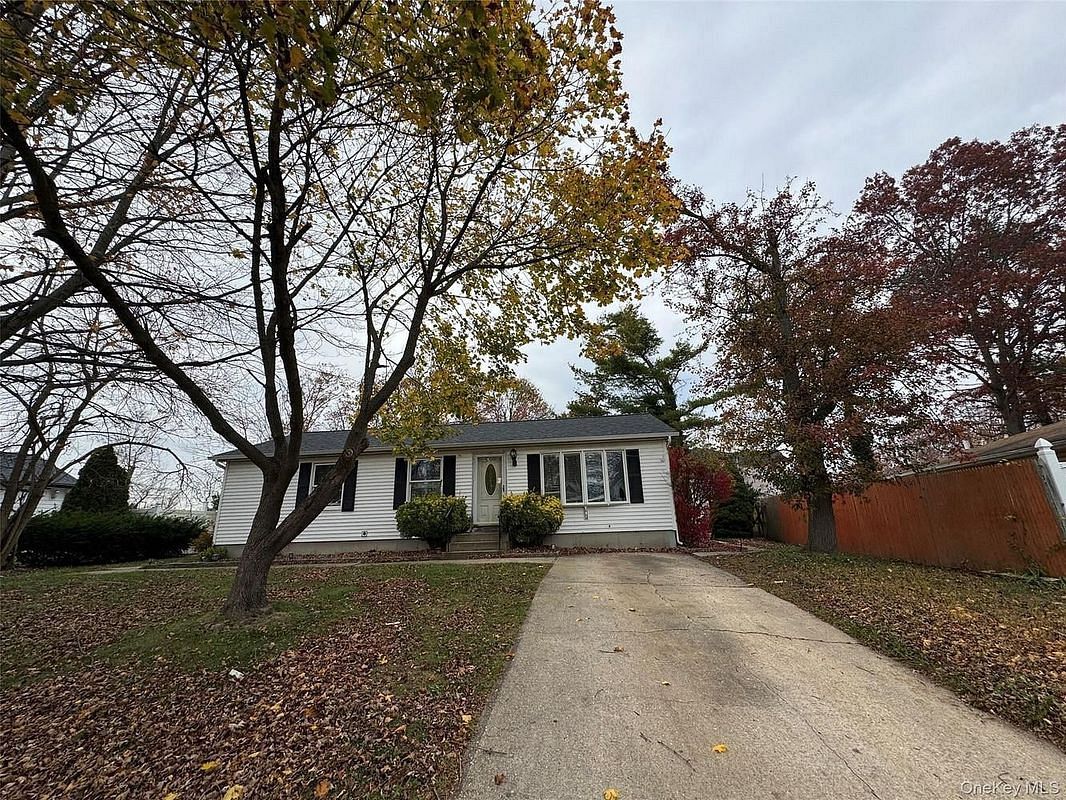 Image 1 of 9 for 7 Kristin Court in Long Island, Islip, NY, 11706