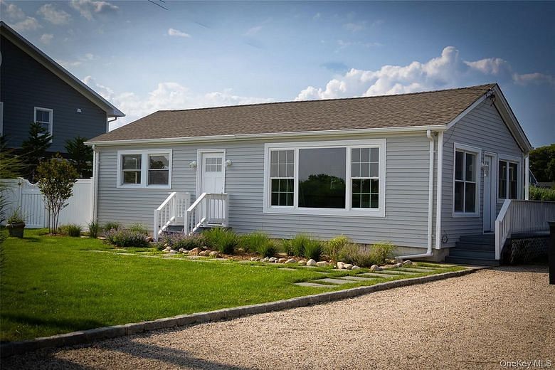 7 Laura Lee Drive