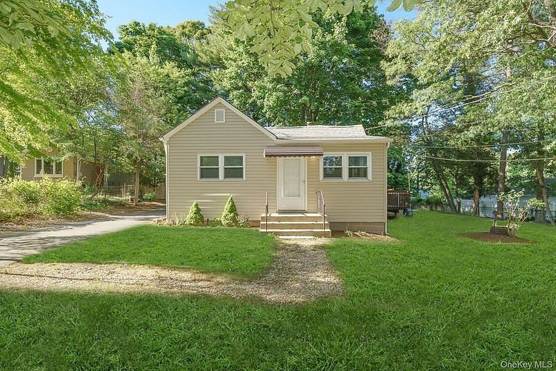 7 Laurelton Avenue