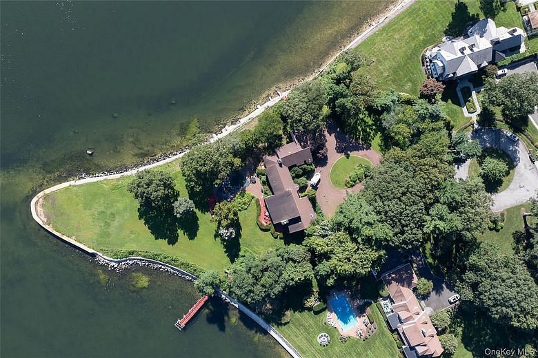 7 Lighthouse Point
