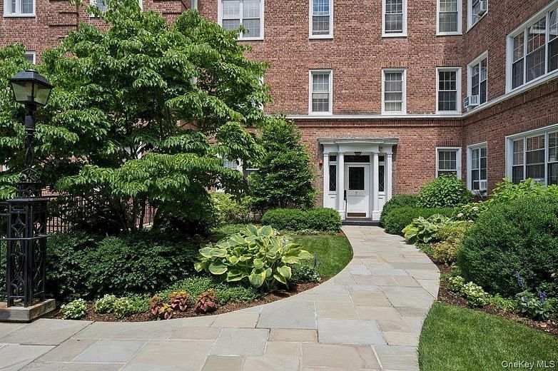7 Midland Gardens #1M