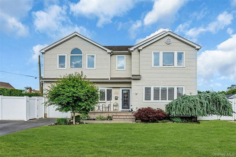 7 Mohawk Drive