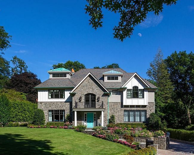 7 Pine Drive