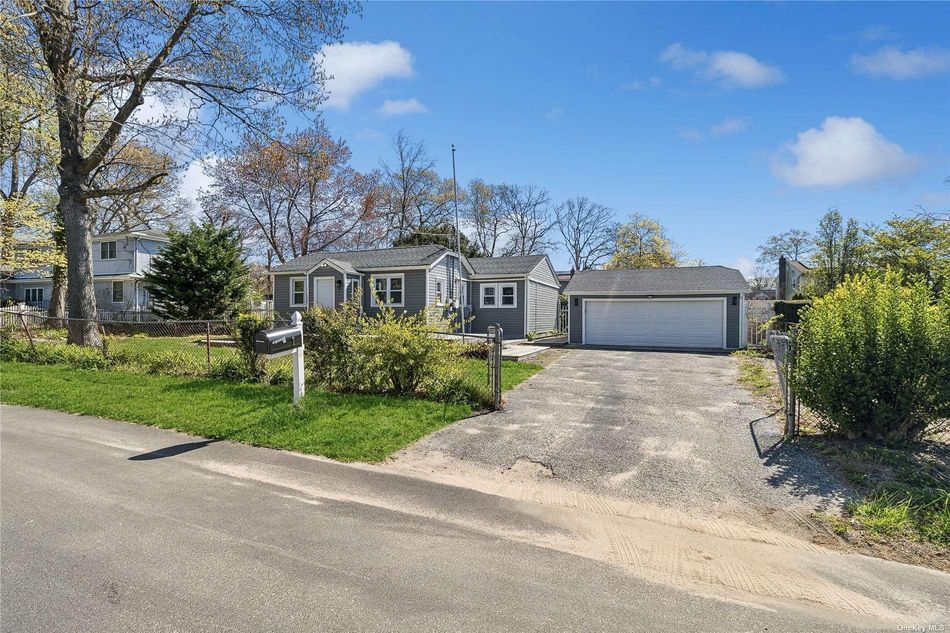 Image 1 of 30 for 7 Rockland Avenue in Long Island, W. Babylon, NY, 11704