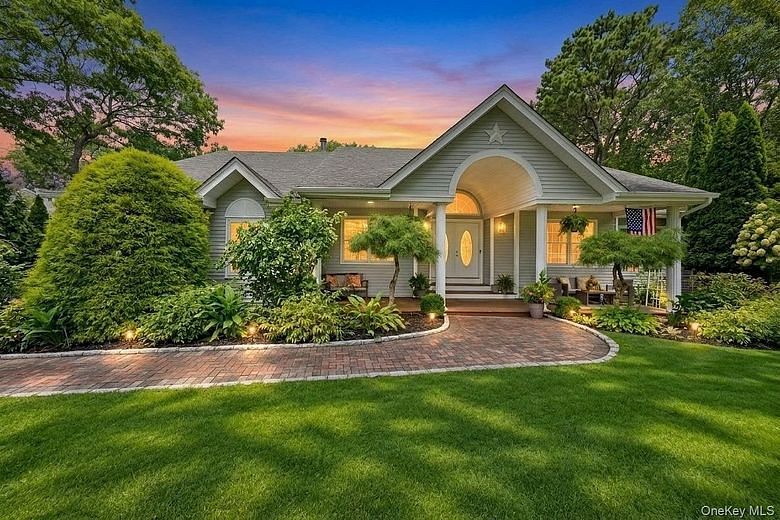 7 Wood Hollow Drive
