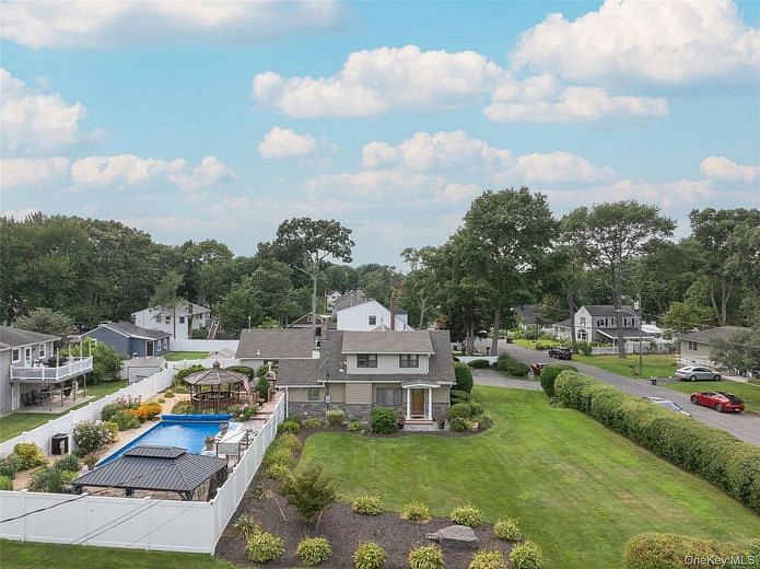 70 Lake Promenade