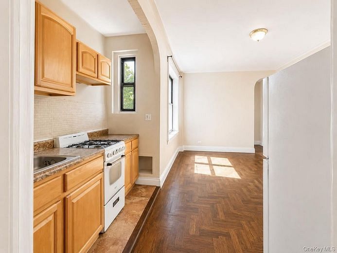 700 Oakland Place #5B