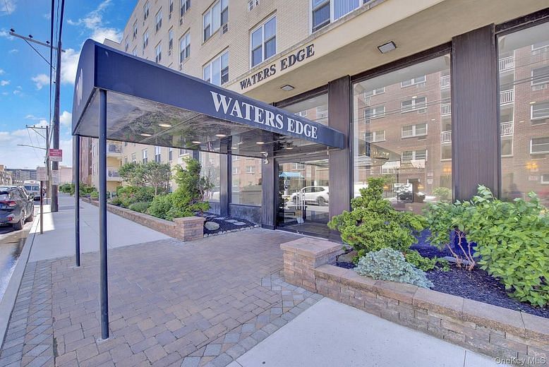 700 Shore Road #7o