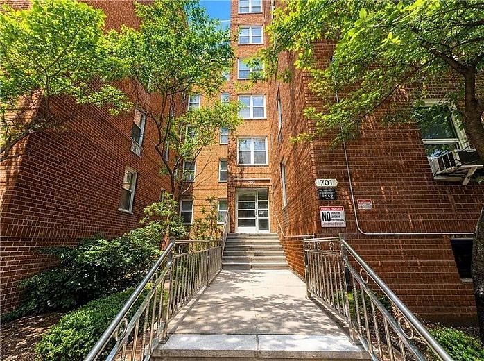 701 Gerald Court #2E