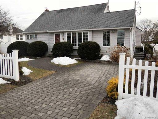 Image 1 of 36 for 425 34th Street in Long Island, Lindenhurst, NY, 11757