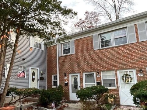 Image 1 of 7 for 706 Towne House Vlg #706 in Long Island, Hauppauge, NY, 11749