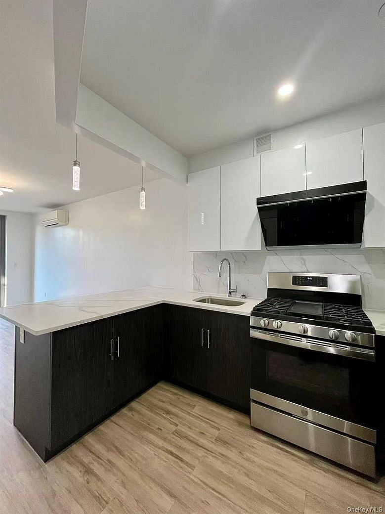 7065 Queens Boulevard #6L