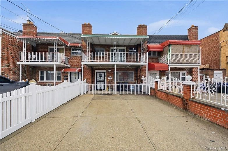 707 Hollywood Avenue