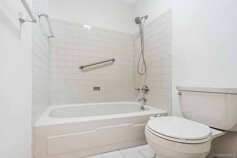 708 W Cabot Court #708