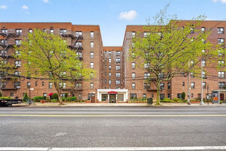 71-11 Yellowstone Boulevard #4B