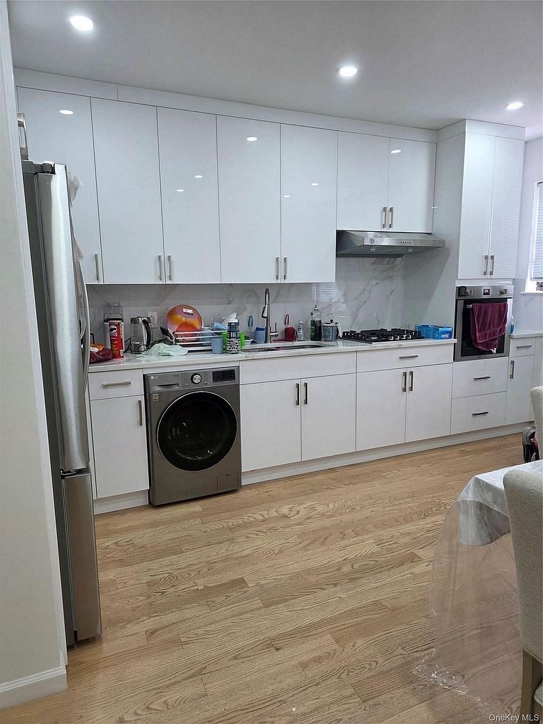 71-37 Vleigh Place #40B