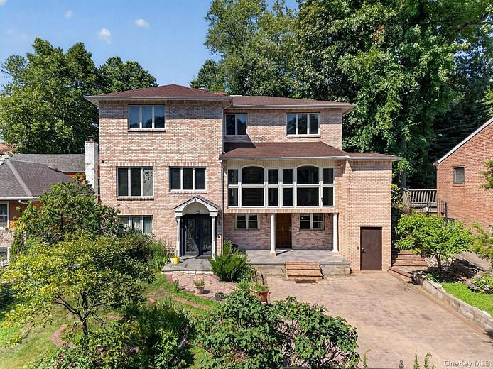71-57 Douglaston Parkway