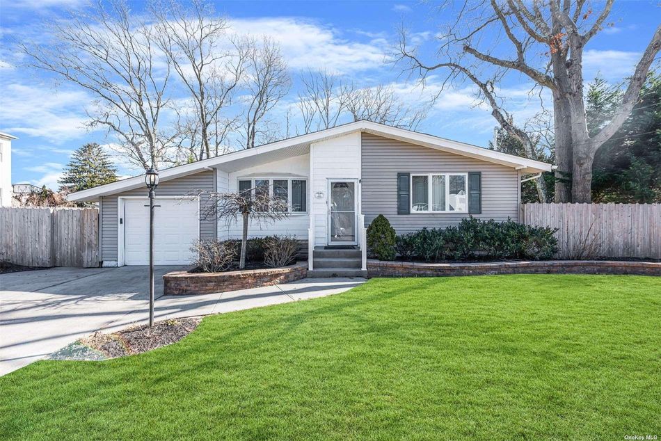 Image 1 of 22 for 71 Greenhaven Drive in Long Island, Port Jefferson Stati, NY, 11776