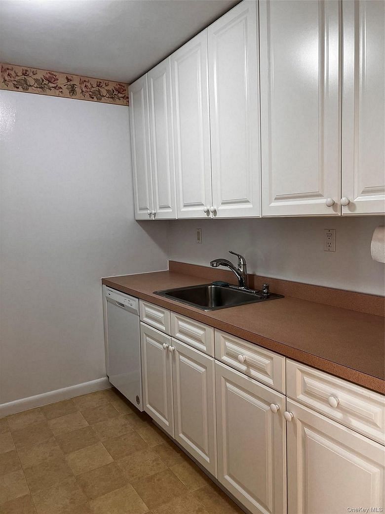71 Richmond Boulevard #3B