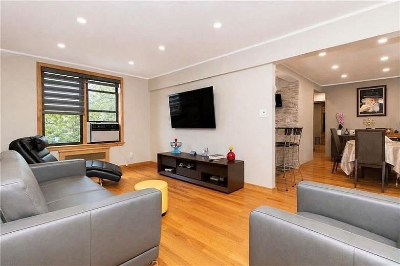 711 Montauk Court #2H