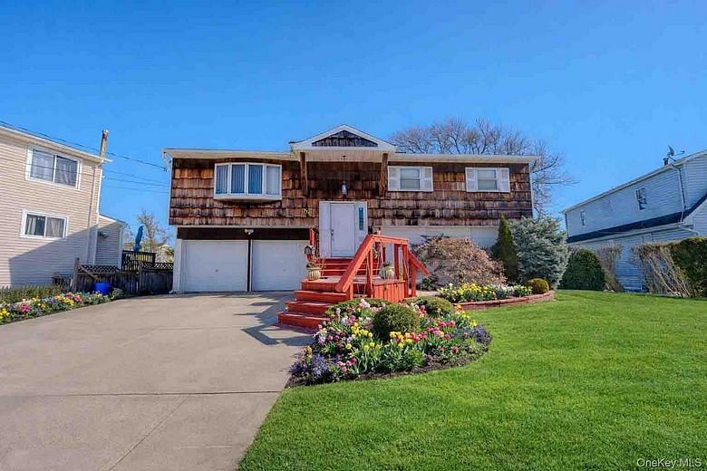 711 S Bayview Avenue