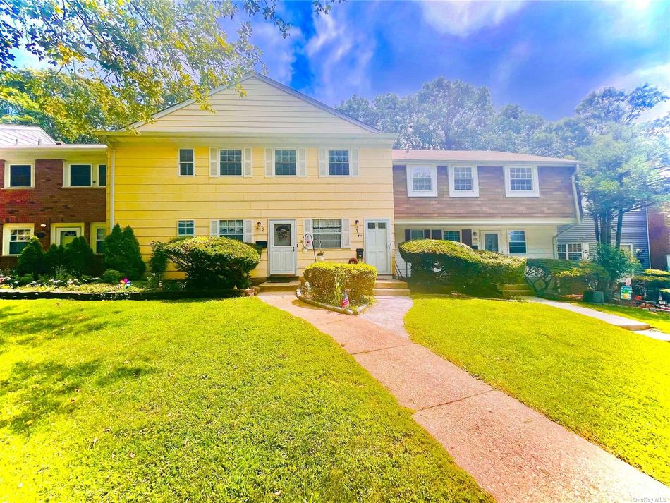 Image 1 of 17 for 711 Towne House #711 in Long Island, Hauppauge, NY, 11749