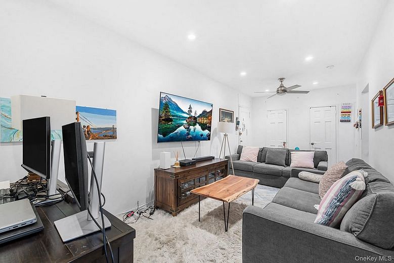 7111 Yellowstone Blvd #5M